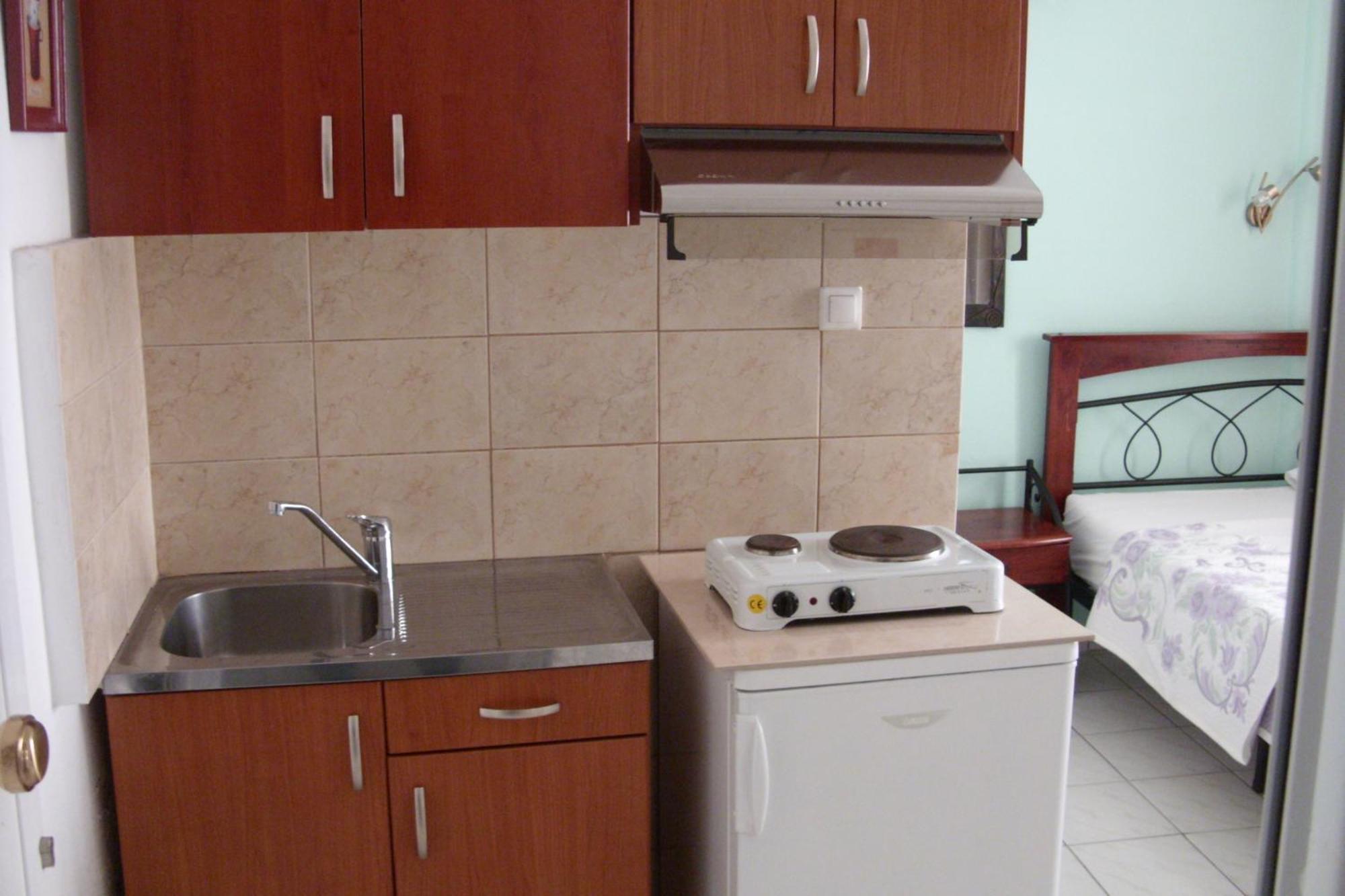 Alexandros Apartment *